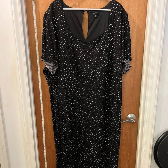 Size 4(4X) - Torrid - Black w/White Dots Short Sleeve Midi Dress - Picture 1 of 7